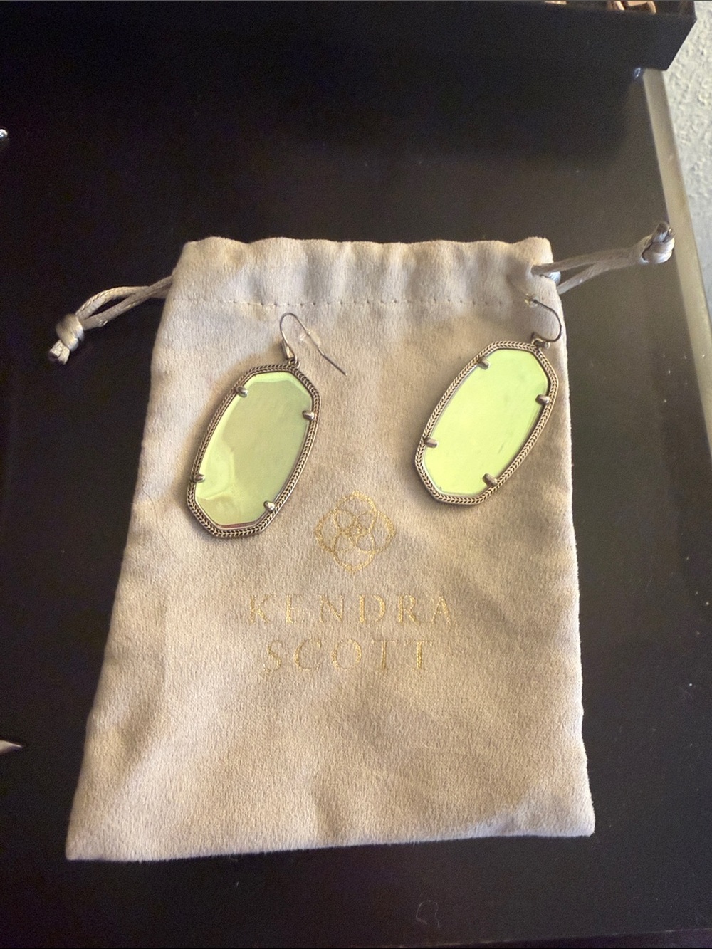Kendra Scott Elle Drop Earrings with Silver Frame. Iridescent.